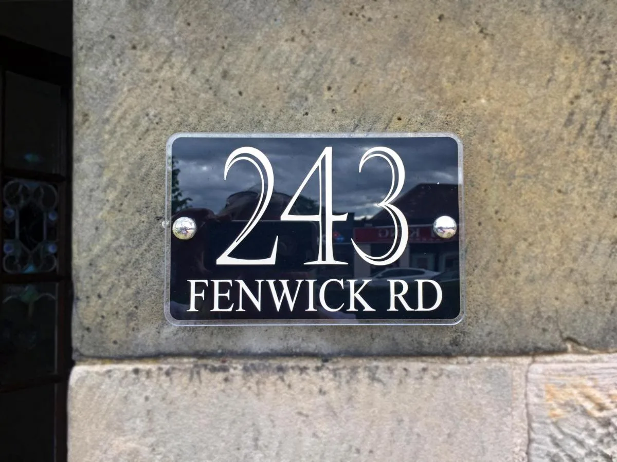 House number sign