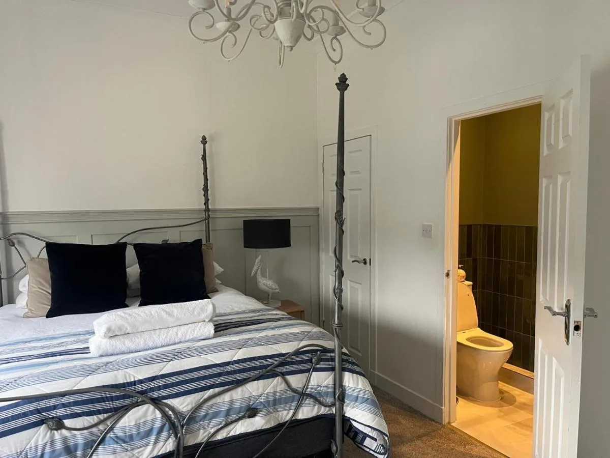 Four-poster bedroom